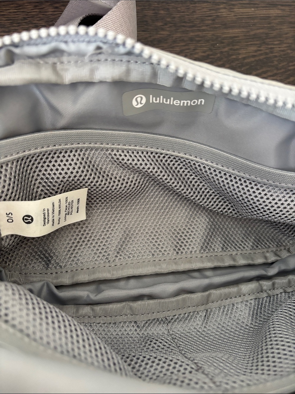 lululemon Everywhere Belt Bag Women’s Silver Gray 1L - Picture 5 of 7